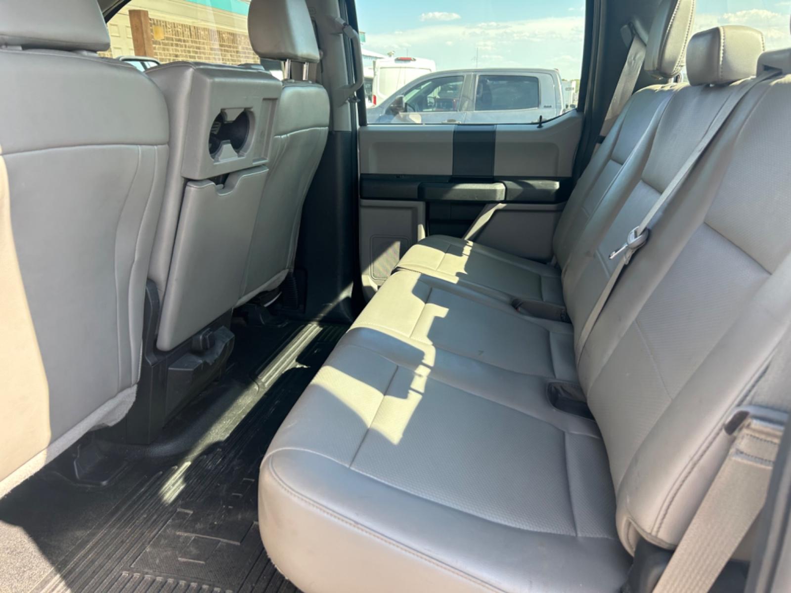 2019 White Ford F-250 SD XL Crew Cab 4WD (1FT7W2B68KE) with an 6.2L V8 OHV 16V engine, 6A transmission, located at 1687 Business 35 S, New Braunfels, TX, 78130, (830) 625-7159, 29.655487, -98.051491 - Photo #8